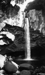 The waterfall where Tom swam
